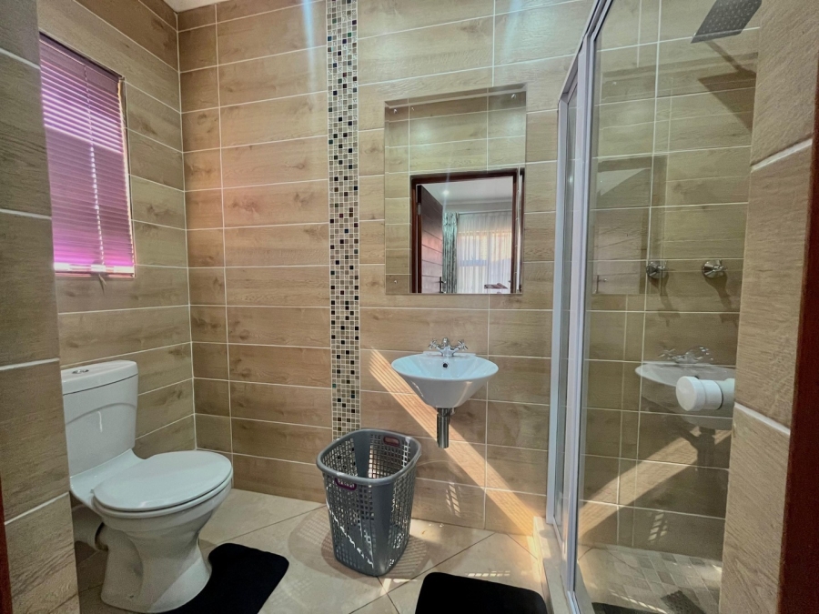 To Let 4 Bedroom Property for Rent in Cashan North West